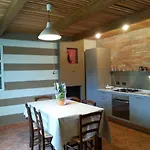 Ca Trifolera - Doppia Con Bagno - In Romantico Cascinale Nei Vigneti Con Cantina Konukevi