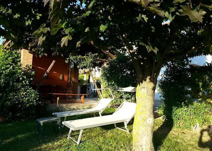 Ca Trifolera Barbaresco - Camera Doppia Con Bagno - In Romantico Cascinale Nei Vigneti Con Cantina 4*