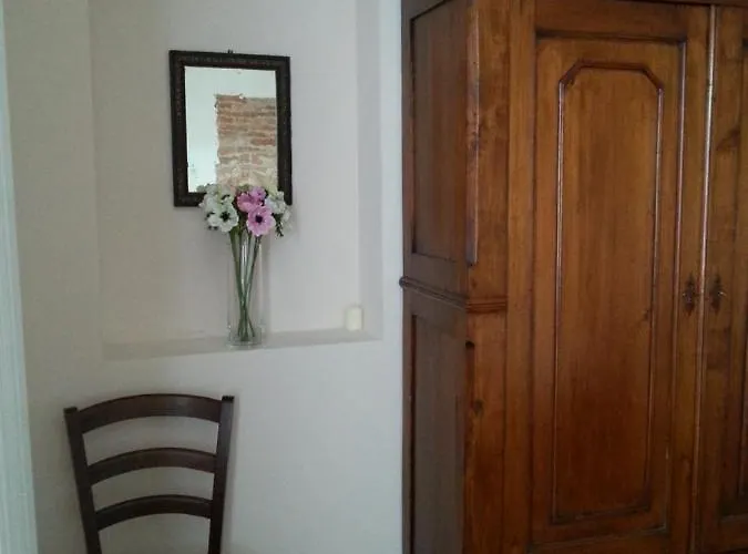 Gasthof Ca Trifolera Barbaresco - Camera Doppia Con Bagno - In Romantico Cascinale Nei Vigneti Con Cantina Barbaresco