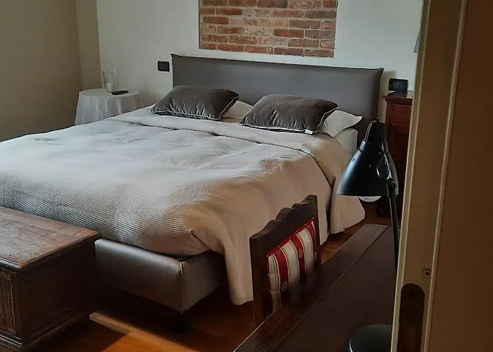 Ca Trifolera Barbaresco - Camera Doppia Con Bagno - In Romantico Cascinale Nei Vigneti Con Cantina 4*