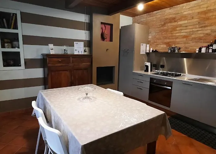 Gasthuis Ca Trifolera - Doppia Con Bagno - In Romantico Cascinale Nei Vigneti Con Cantina 4*